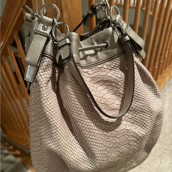 Beautiful coach purse - Picture 3 of 4